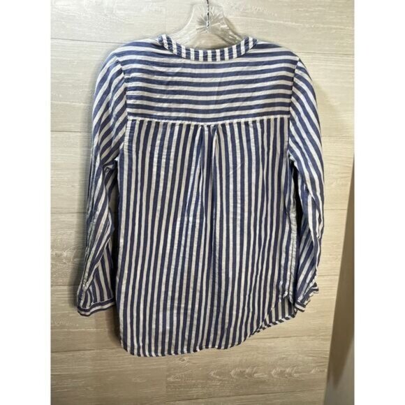 NWOT Old Navy Blouse Top Blue Stripe V Neck 1/2 Button Cotton Medium - Picture 2 of 5